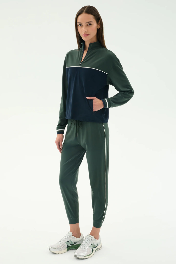 Airweight Jogger 7/8 with Piping - Military/White