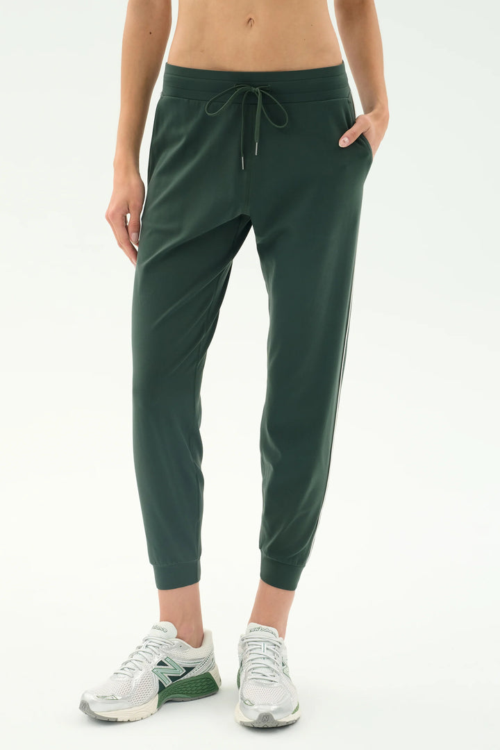Airweight Jogger 7/8 with Piping - Military/White