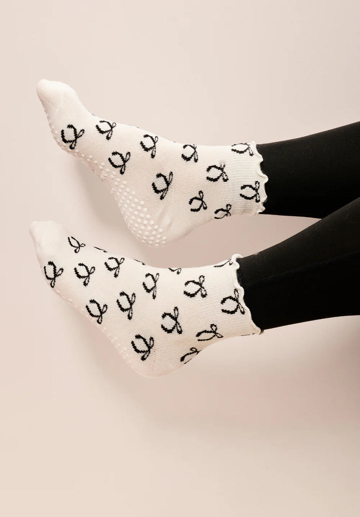 Bow Grip Socks - Ivory/Black Bows