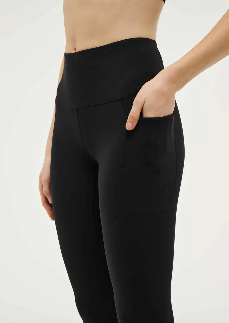 Recalibrate 7/8 Legging - Black