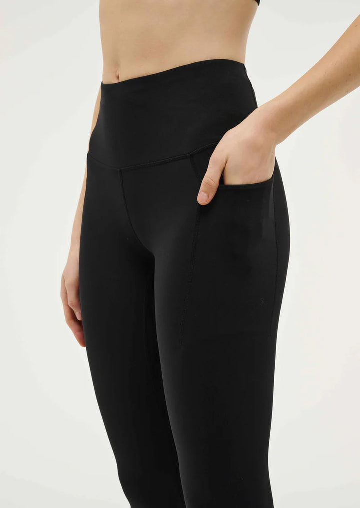 Recalibrate 7/8 Legging - Black