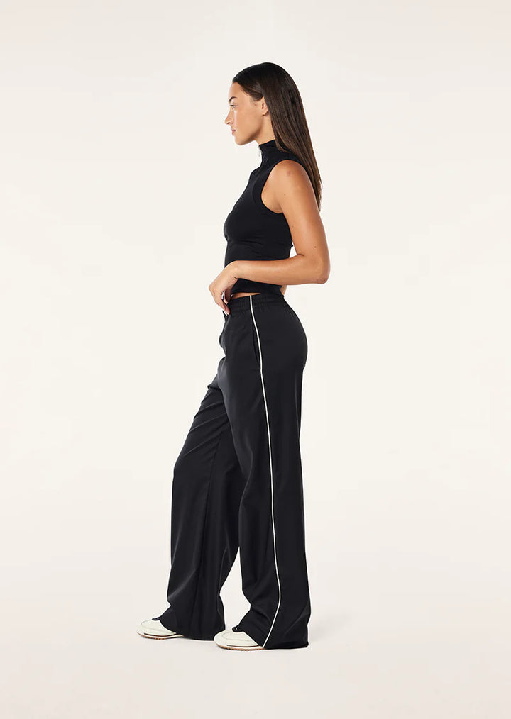 Routine Quarter Zip Tank - Black