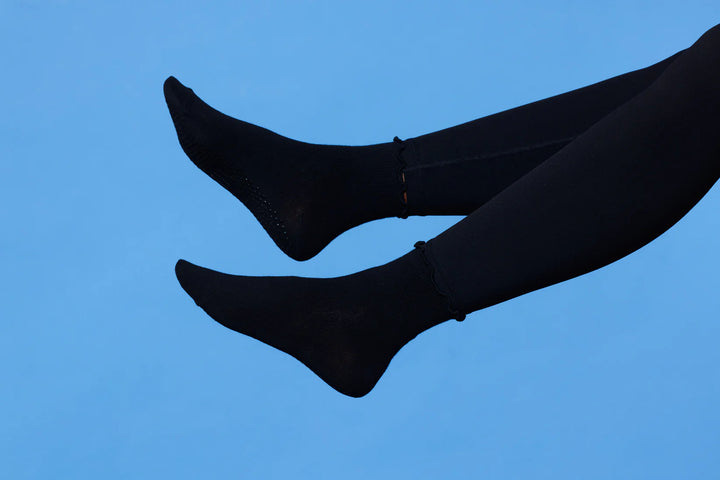 Ruffle Grip Socks - Black