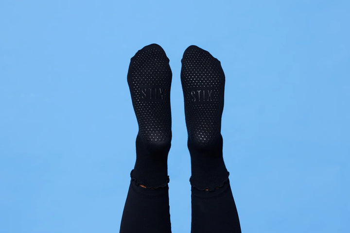 Ruffle Grip Socks - Black