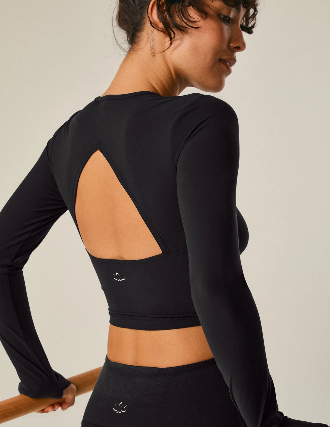 POWERBEYOND LITE CARDIO CROPPED PULLOVER - Black